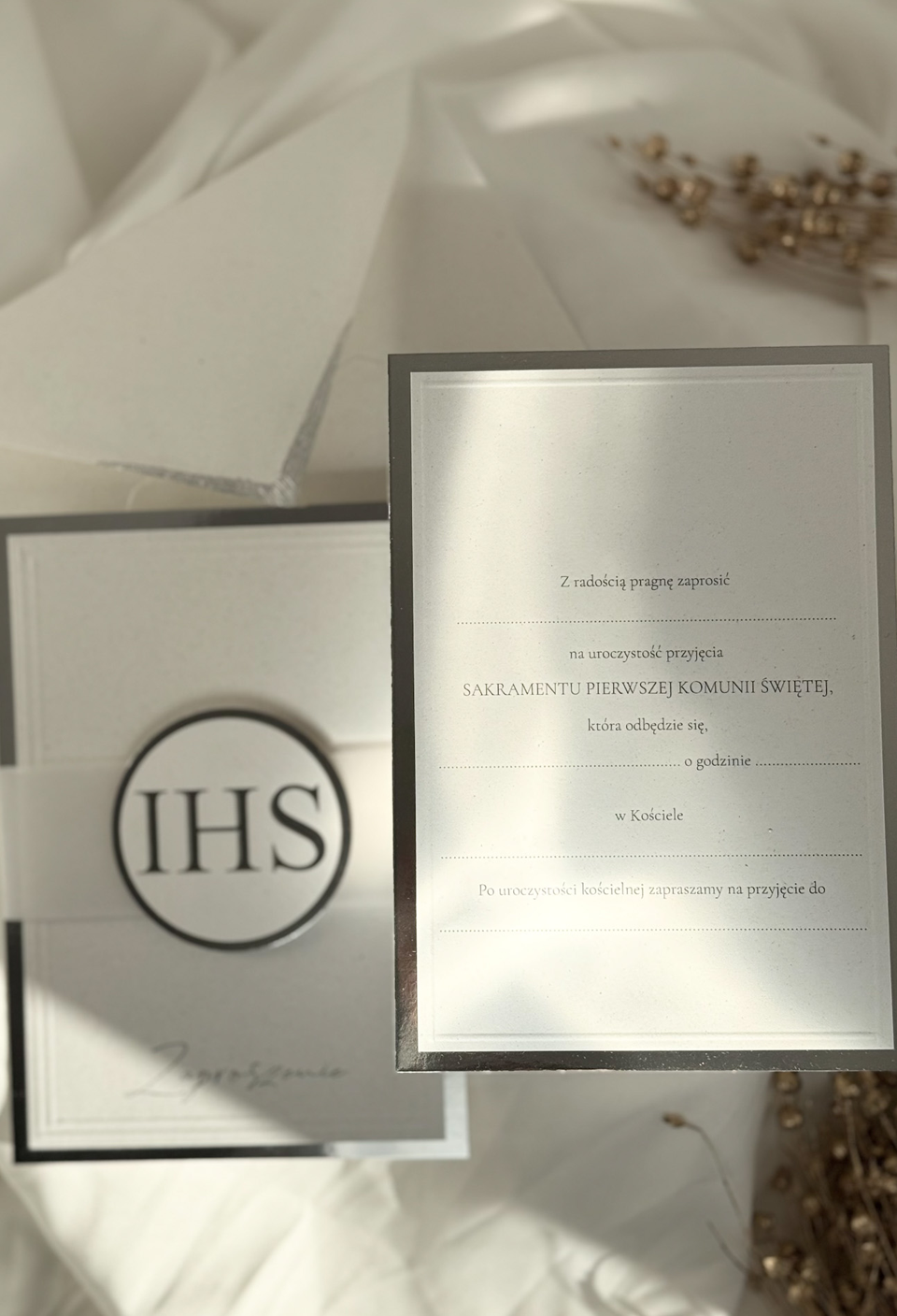 Zaproszenie na I Komunię Świętą – Srebrne IHS do samodzielnego wpisania - obrazek 2